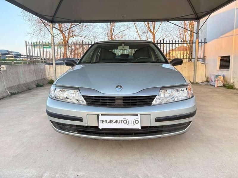 Usata Renault Laguna II 121 CV (88 kW) 2001 Argento Berlina