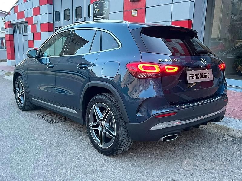Usata Mercedes GLA250 Premium 160 CV (117 kW) 2021 Blu SUV