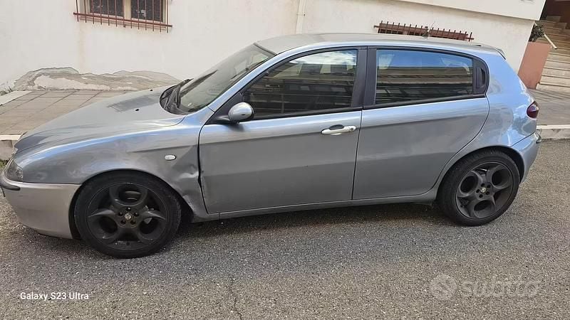 Usata Alfa Romeo 147 115 CV (84 kW) 2002 Utilitaria