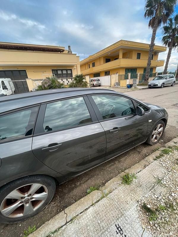 Usata Opel Astra 95 CV (69 kW) 2011 Grigio Station wagon