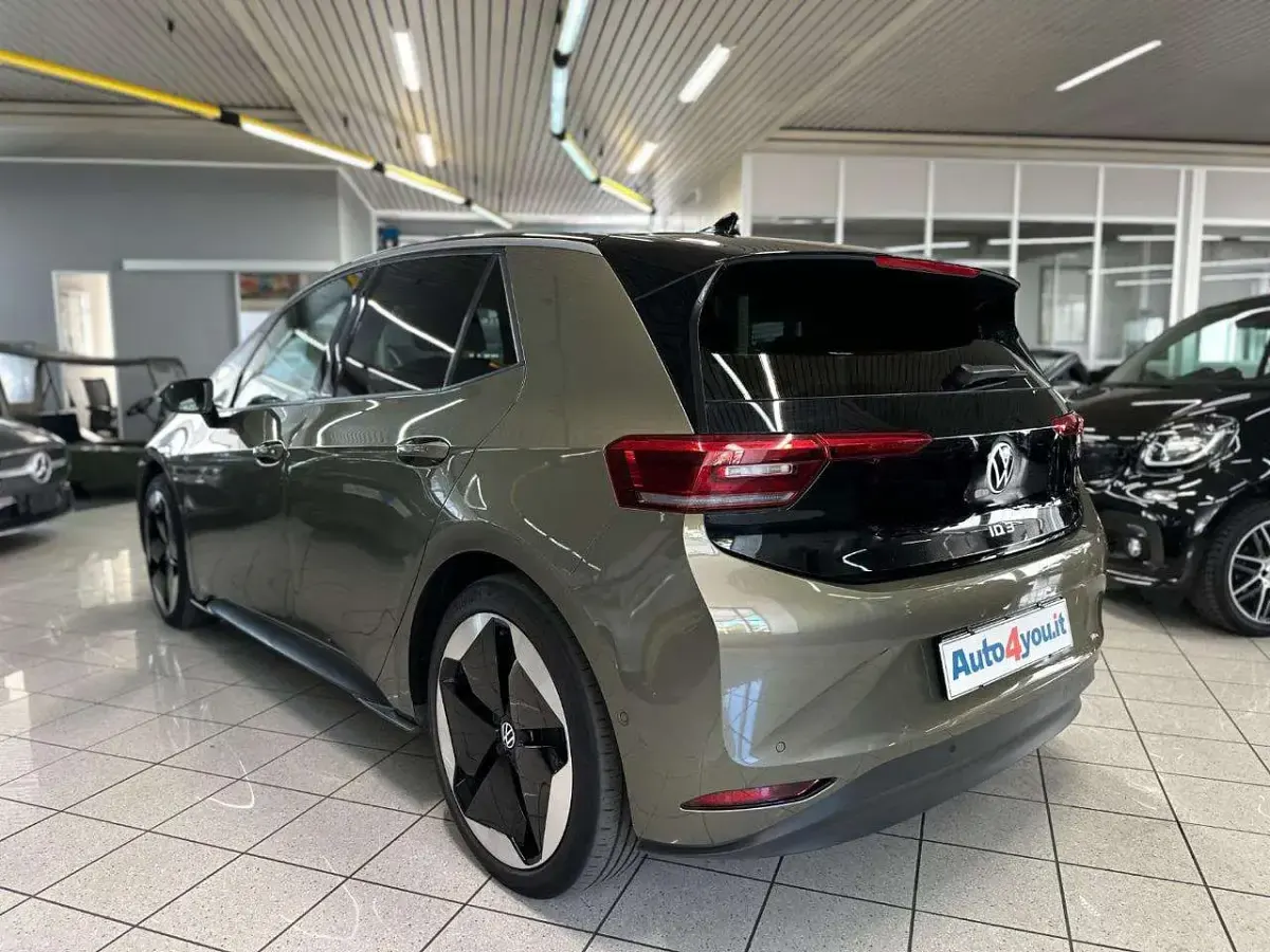Usata VW ID.3 Pro 69 kW (95 CV) 2023 Verde Utilitaria