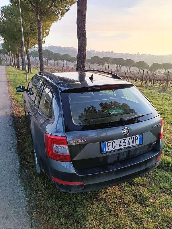 Usado Skoda Octavia G-TEC Executive 110 CV (80 kW) 2016 Gris Familiar