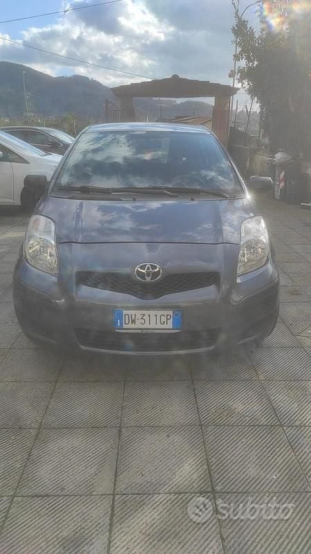 Usata Toyota Yaris 2009 Grigio Berlina