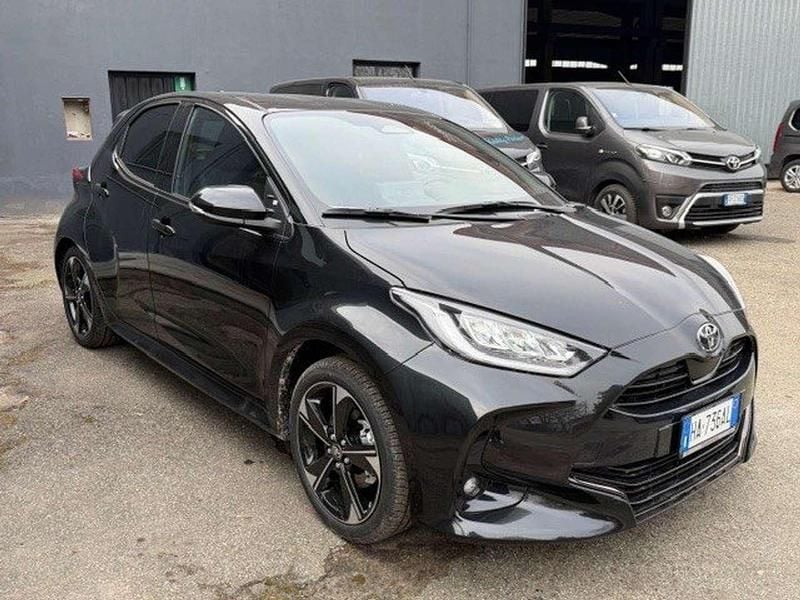 Nuova Toyota Yaris Hybrid Lounge 92 CV (67 kW) 2025 Nero Berlina