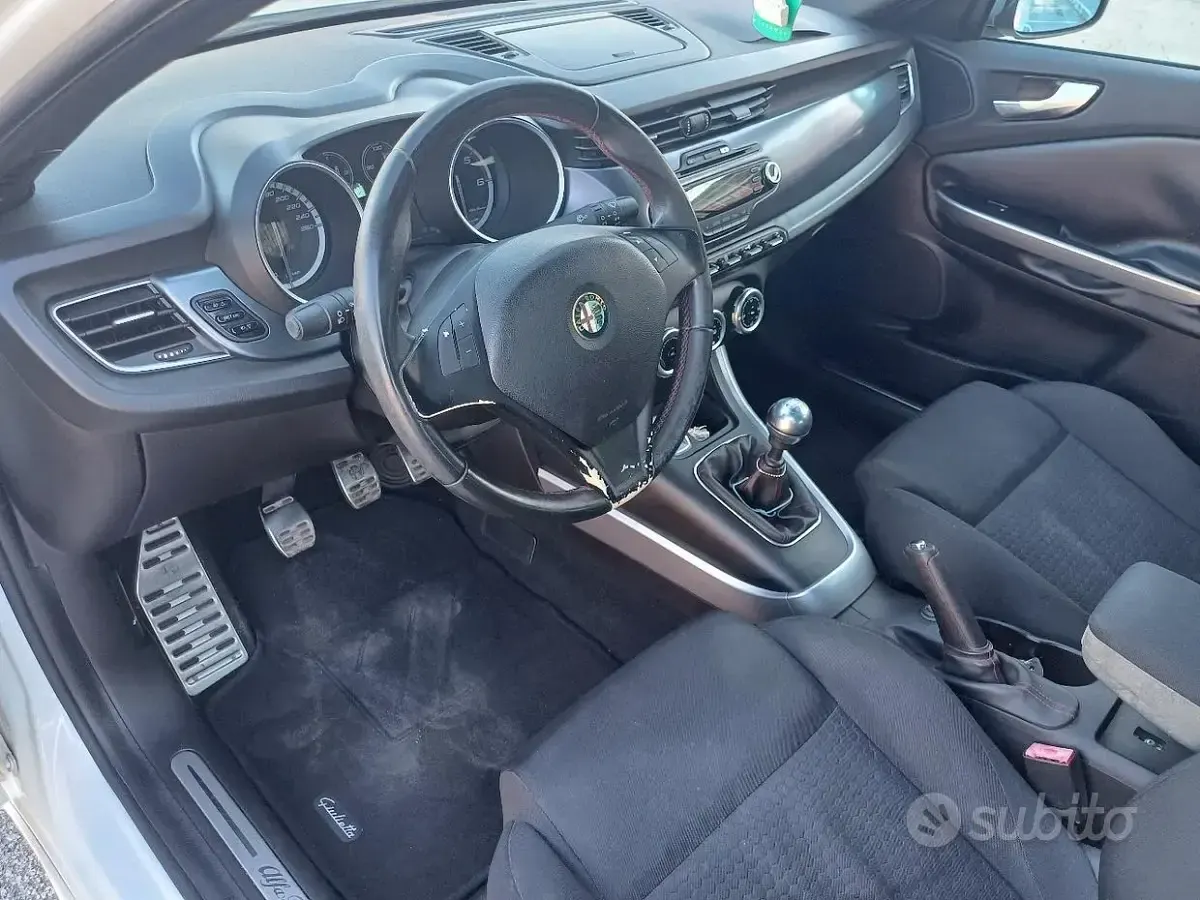 Usata Alfa Romeo Giulietta 109 CV (80 kW) 2012 Bianco Utilitaria