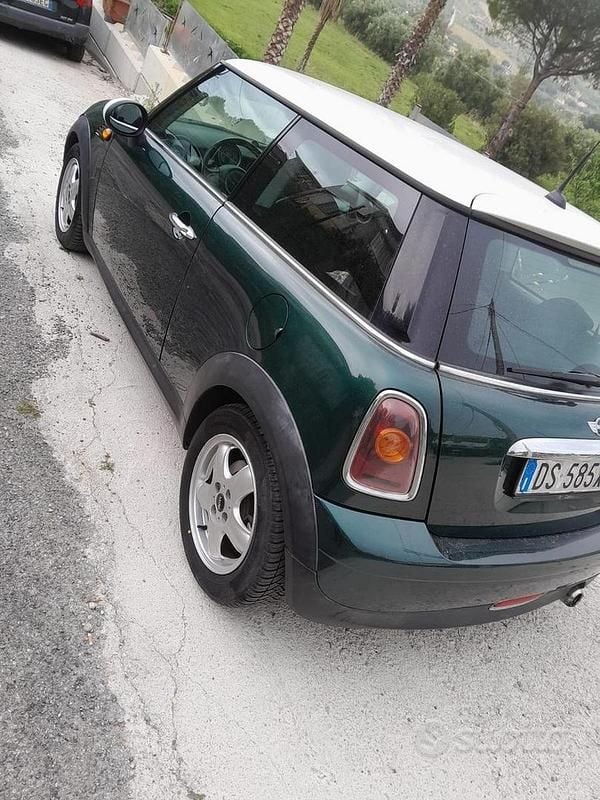 Usata Mini Cooper D 110 CV (80 kW) 2008 Verde Utilitaria