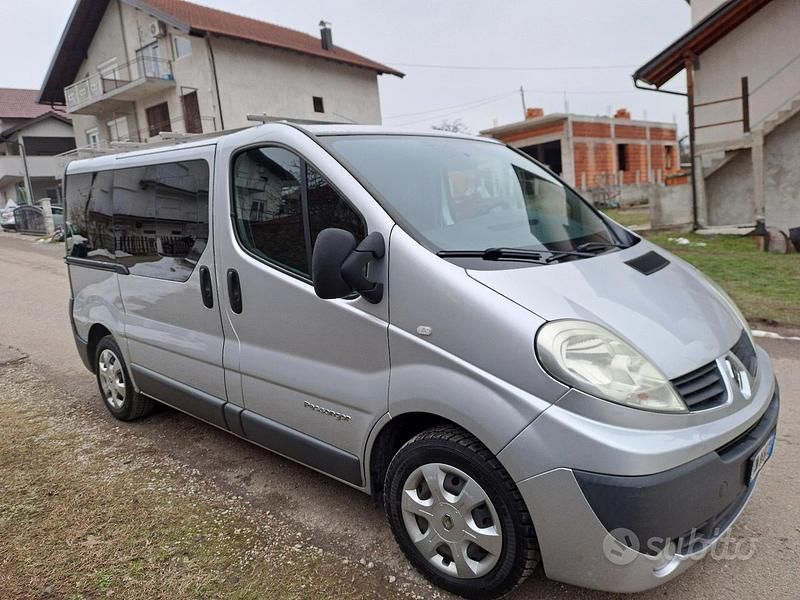 Usata Renault Trafic 145 CV (106 kW) 2008 Argento Monovolume