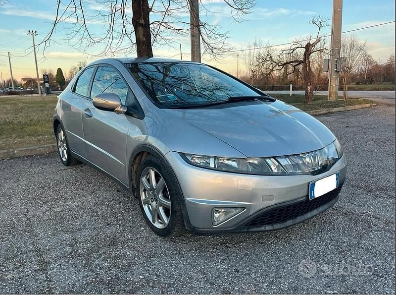 Usata Honda Civic 140 CV (102 kW) 2006 Berlina