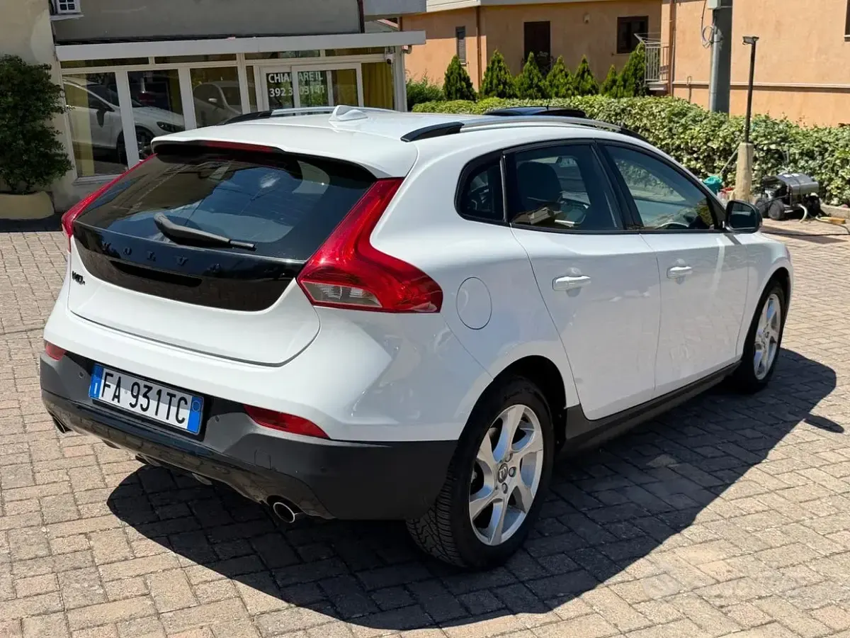 Usata Volvo V40 CC Momentum 120 CV (88 kW) 2015 Bianco Station wagon