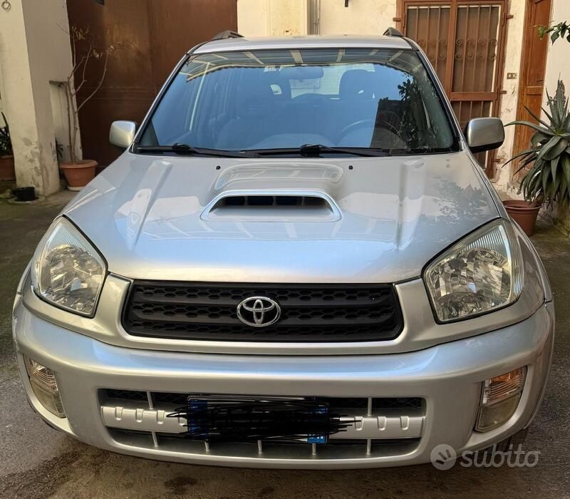 Grigio Usata 2002 Toyota RAV4 SUV | 3000 € (Buon prezzo) - Immagine 1/4