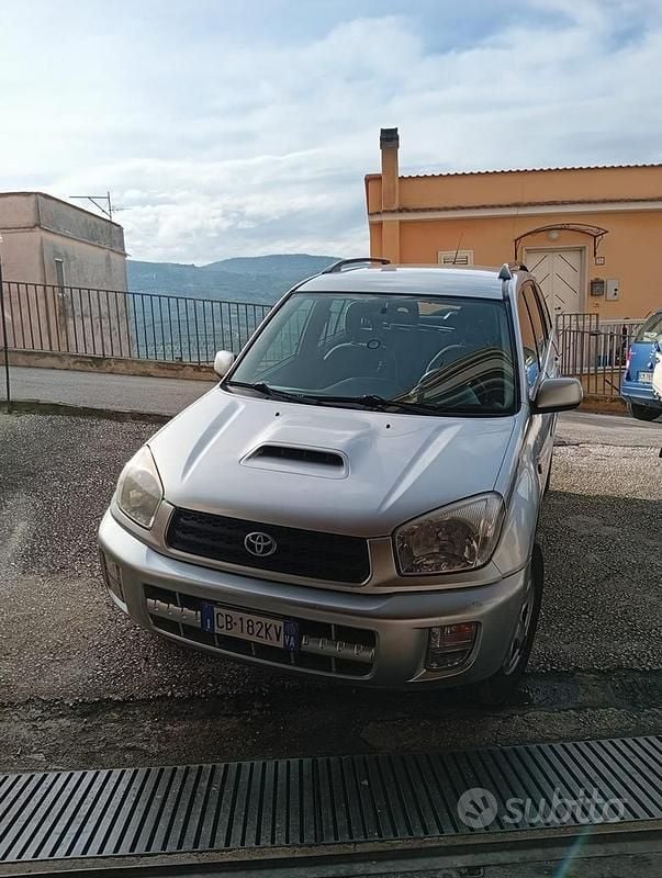 Usata Toyota RAV4 2002 Grigio SUV