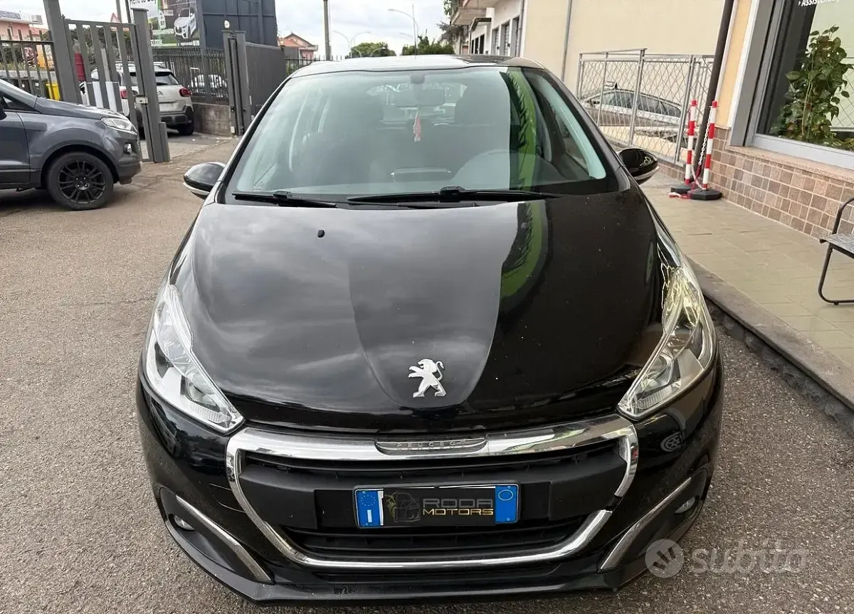 Usata Peugeot 208 Allure 75 CV (55 kW) 2018 Nero Utilitaria