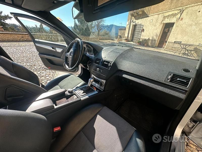 Begagnad Mercedes C220 Avantgarde 170 HK (125 kW) 2009 Grå Sedan