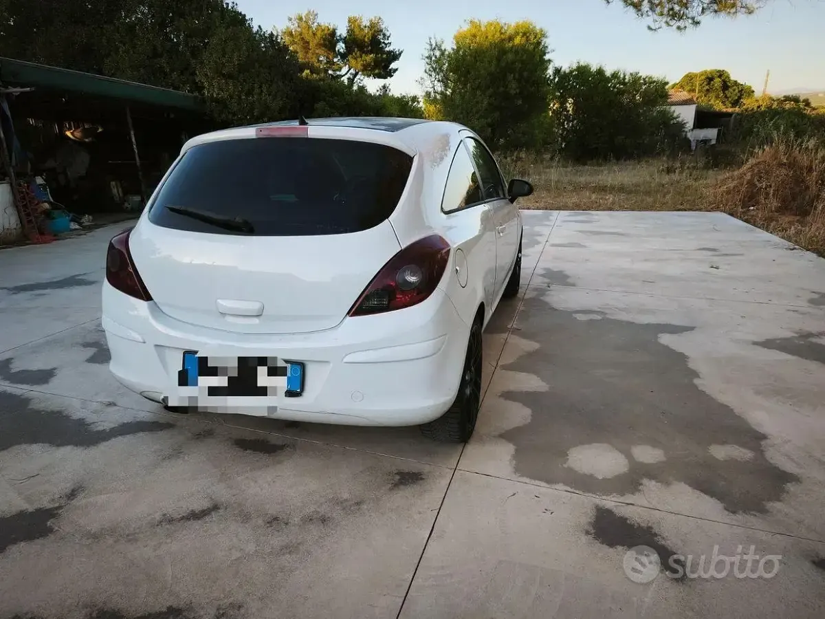 Usata Opel Corsa 95 CV (69 kW) 2014 Utilitaria
