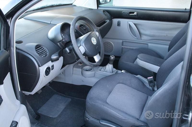 Usata VW New Beetle 102 CV (75 kW) 2003 Nero Utilitaria