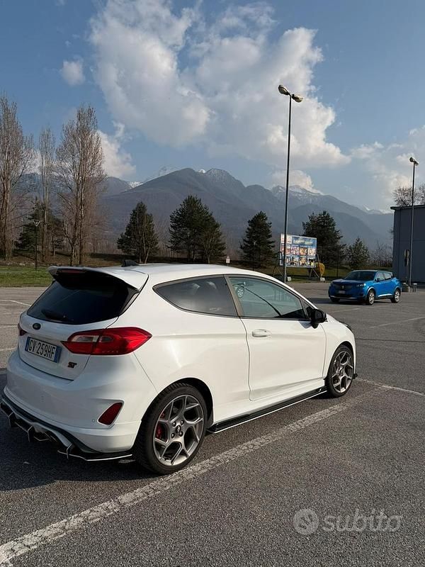 Usata Ford Fiesta ST 200 CV (147 kW) 2018 Bianco Utilitaria