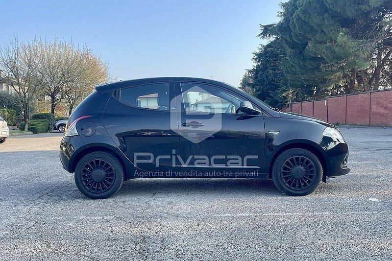 Usata Lancia Ypsilon 69 CV (50 kW) 2019 Nero Utilitaria