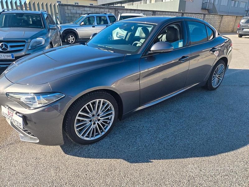 Usata Alfa Romeo Giulia Super 150 CV (110 kW) 2018 Grigio Berlina