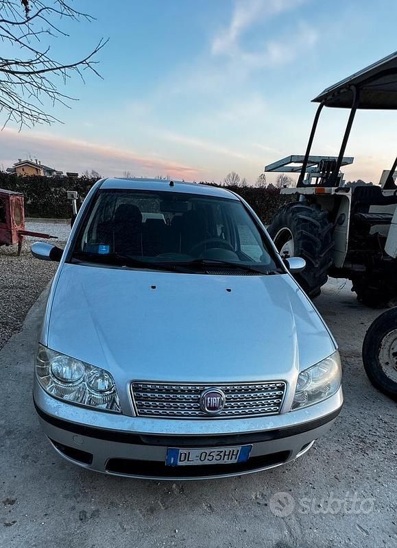 Grigio Usata 2007 Fiat Punto Tre volumi | 1500 € (Ottimo prezzo) - Immagine 1/4