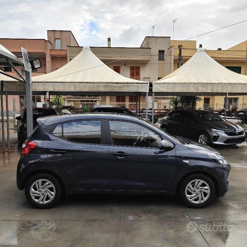 Usata Hyundai i10 Advanced 67 CV (49 kW) 2022 Grigio Utilitaria