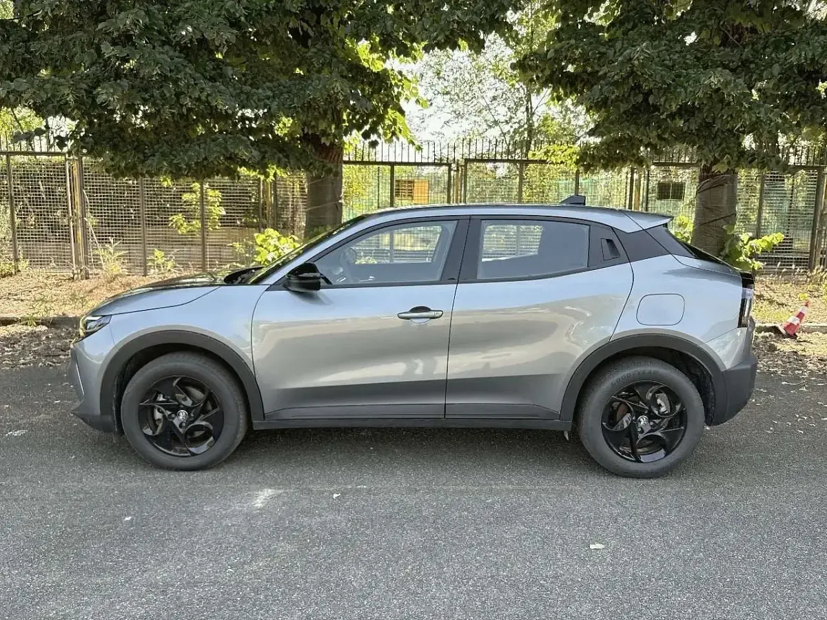 Usata Alfa Romeo Junior 145 CV (106 kW) 2025 Grigio SUV