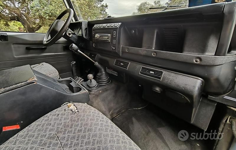 Usata Land Rover Defender 122 CV (89 kW) 2003 Bianco Station wagon