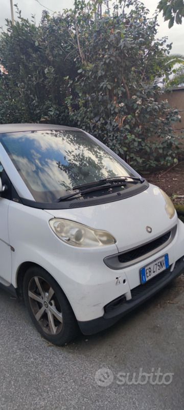 Usata 2010 Smart ForTwo Coupé Utilitaria | 5000 € (Buon prezzo) - Immagine 1/4