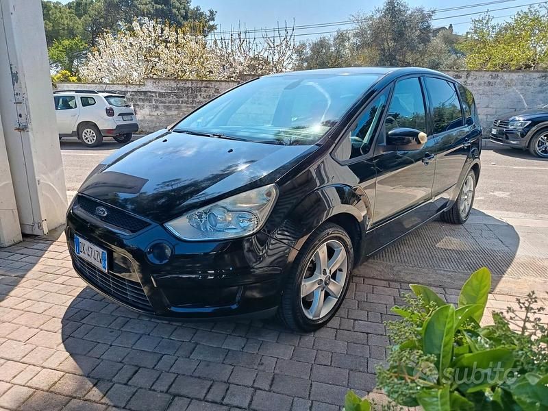 Begagnad Ford S-MAX Titanium 140 HK (102 kW) 2007 Svart Minibuss