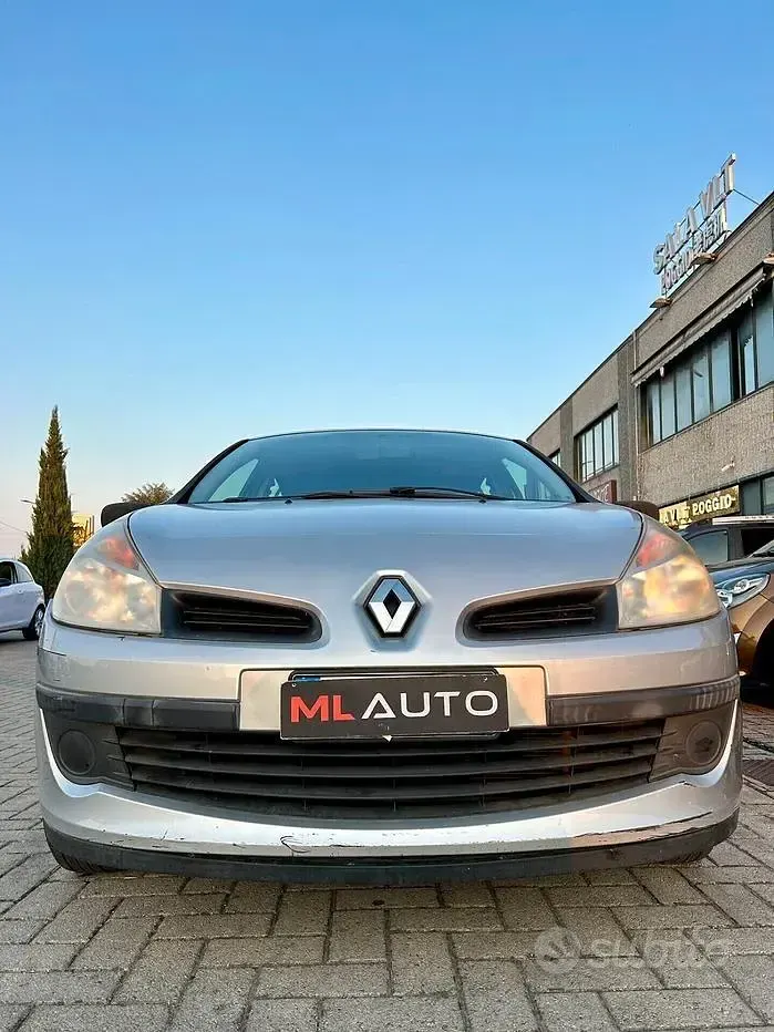 Usado Renault Clio II LE 75 CV (55 kW) 2008 Negro Berlina