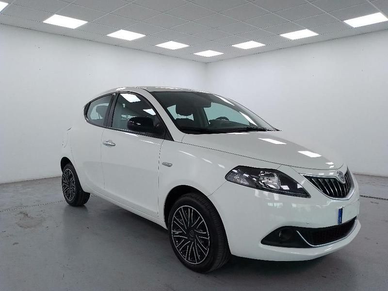 Usata Lancia Ypsilon Gold 70 CV (51 kW) 2022 Bianco Utilitaria