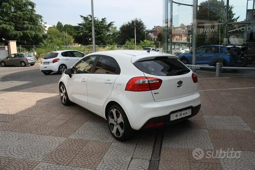 Usata Kia Rio Active 84 CV (61 kW) 2014 Bianco Berlina