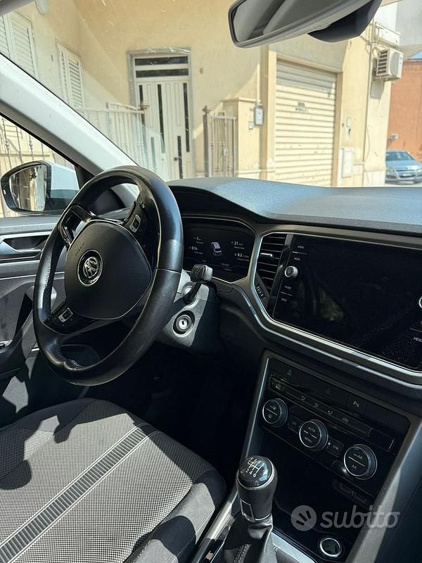 Usata VW T-Roc 116 CV (85 kW) 2020 Grigio SUV