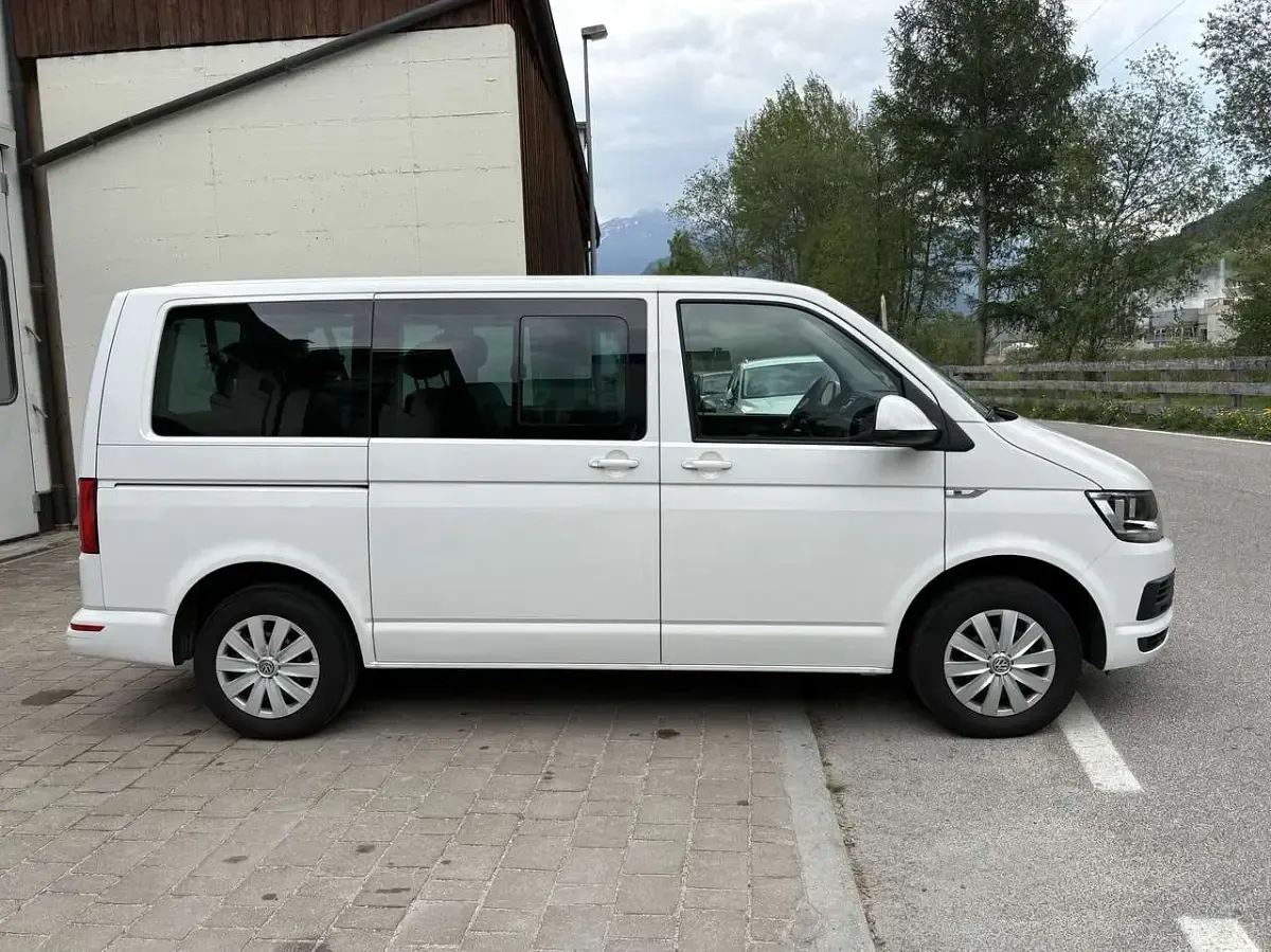Usata VW Caravelle Comfortline 150 CV (110 kW) 2019 Candyweiß Furgone