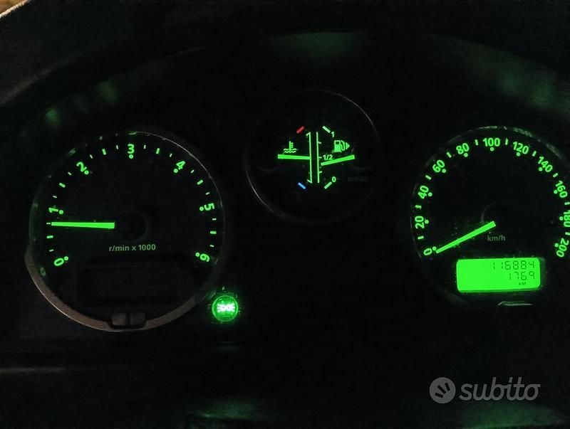 Gebraucht Land Rover Defender 122 PS (89 kW) 2009 Weiß SUV