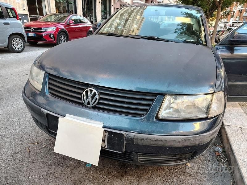 Usata VW Passat 101 CV (74 kW) 1996 Blu Berlina