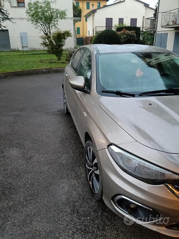 Usata Fiat Tipo 120 CV (88 kW) 2017 Marrone Berlina