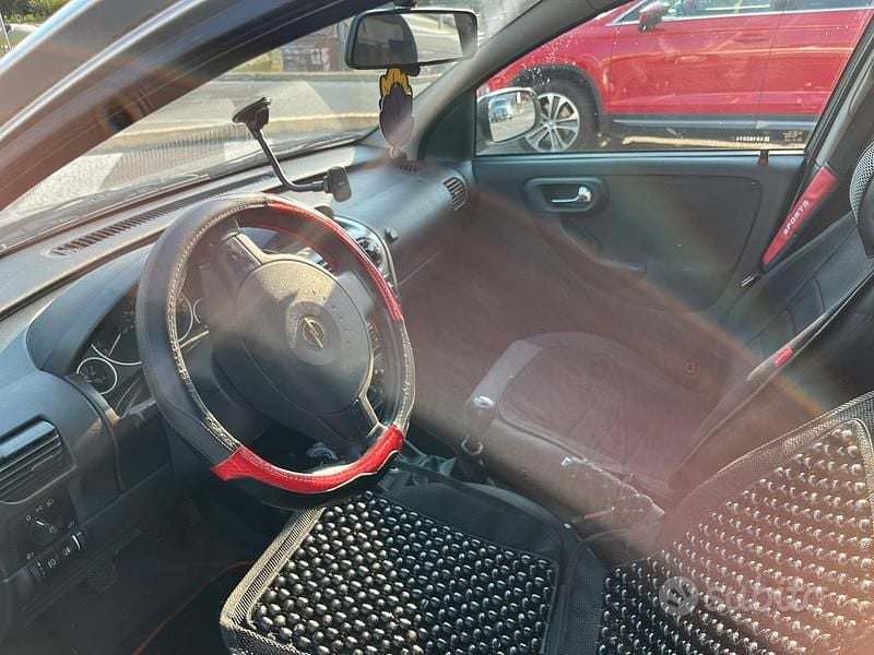 Usata Opel Corsa 69 CV (50 kW) 2004 Grigio Utilitaria