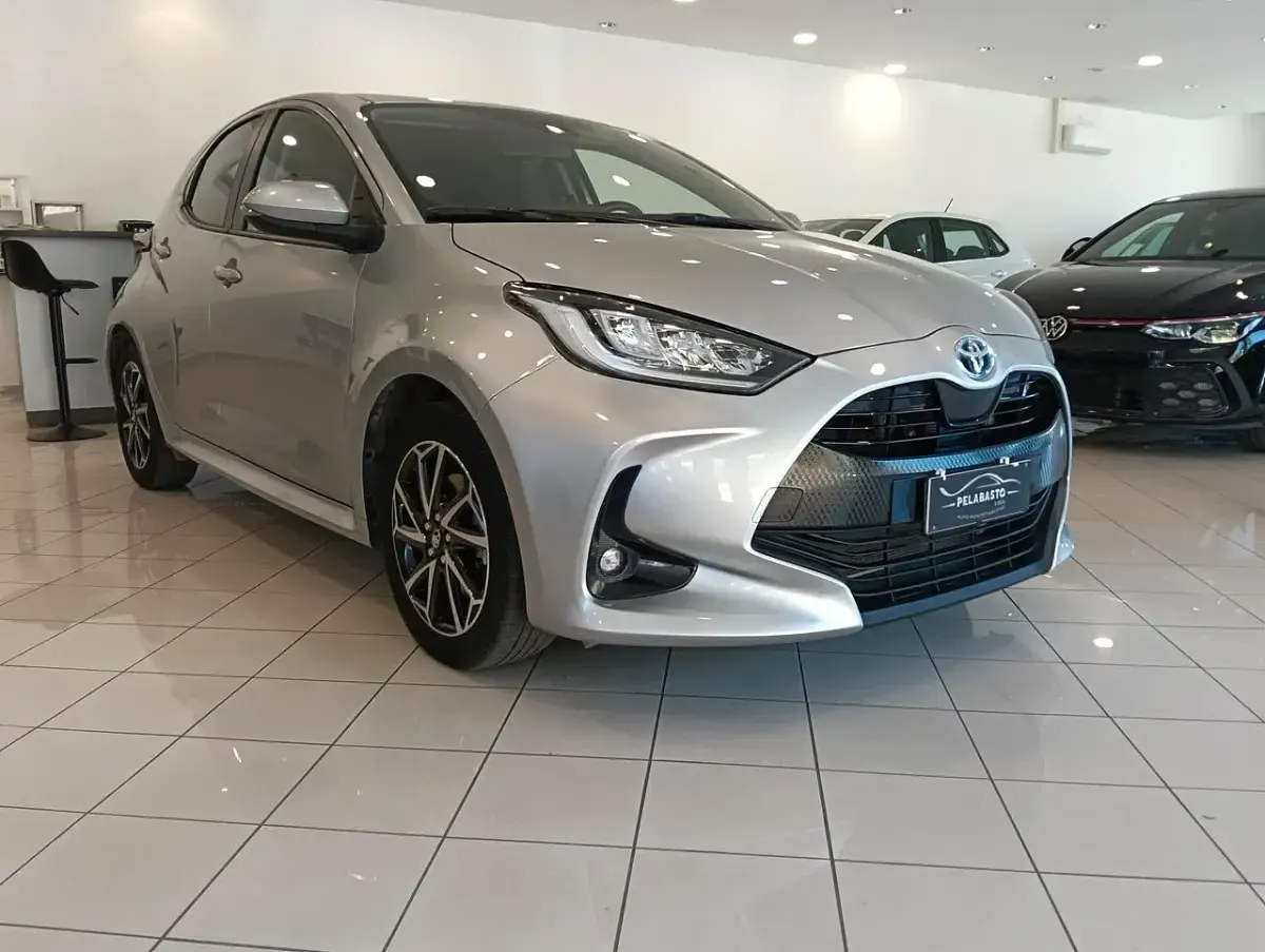 Usata Toyota Yaris Trend 92 CV (67 kW) 2024 Arancione Utilitaria