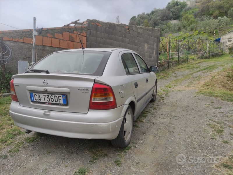 Usato 2001 Opel Astra Diesel 80 CV (990 €)