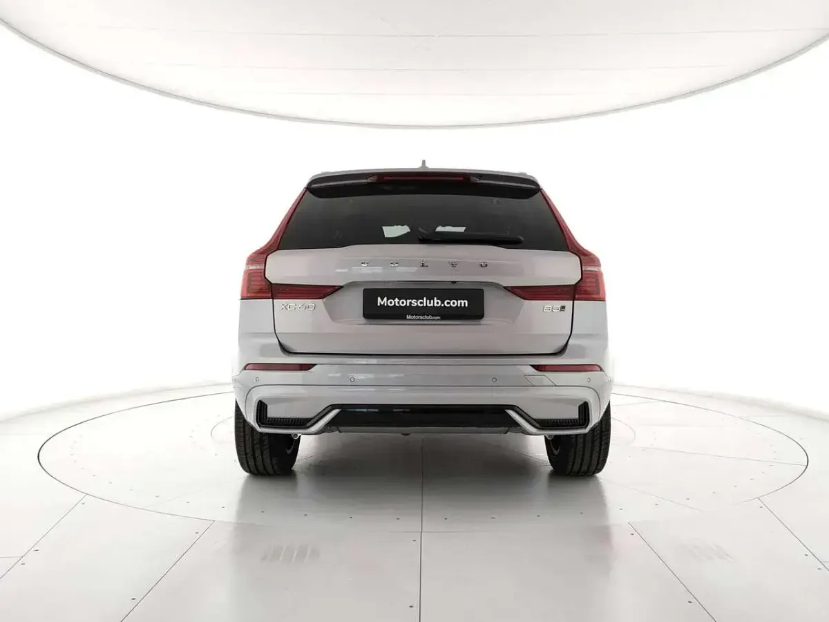 Nuova Volvo XC60 Plus 250 CV (183 kW) 2026 Argento SUV