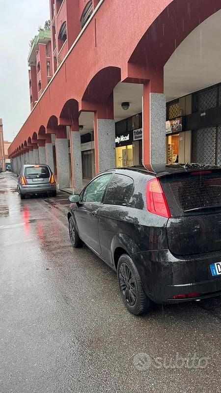 Usata Fiat Grande Punto 65 CV (47 kW) 2006 Nero Utilitaria