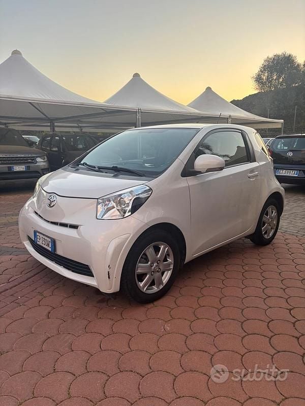 Usata Toyota iQ Trend 68 CV (50 kW) 2013 Bianco Utilitaria