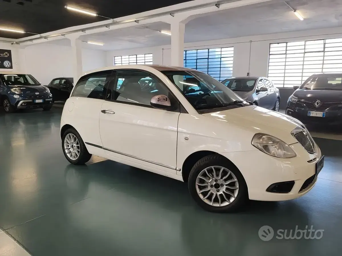 Usata Lancia Ypsilon 69 CV (50 kW) 2011 Bianco Utilitaria