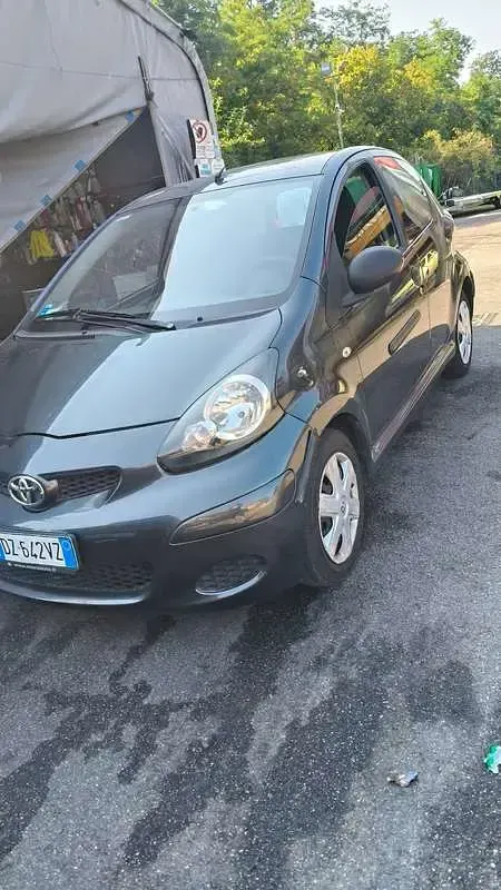 Usata Toyota Aygo Connect Style 68 CV (50 kW) 2010 Grigio Utilitaria