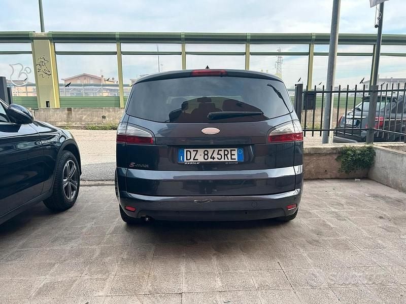 Usata Ford S-MAX Titanium 140 CV (102 kW) 2010 Grigio Monovolume