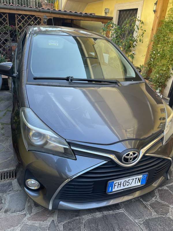 Usata 2017 Toyota Yaris Sol Due volumi | 7200 € (Super prezzo) - Immagine 1/4