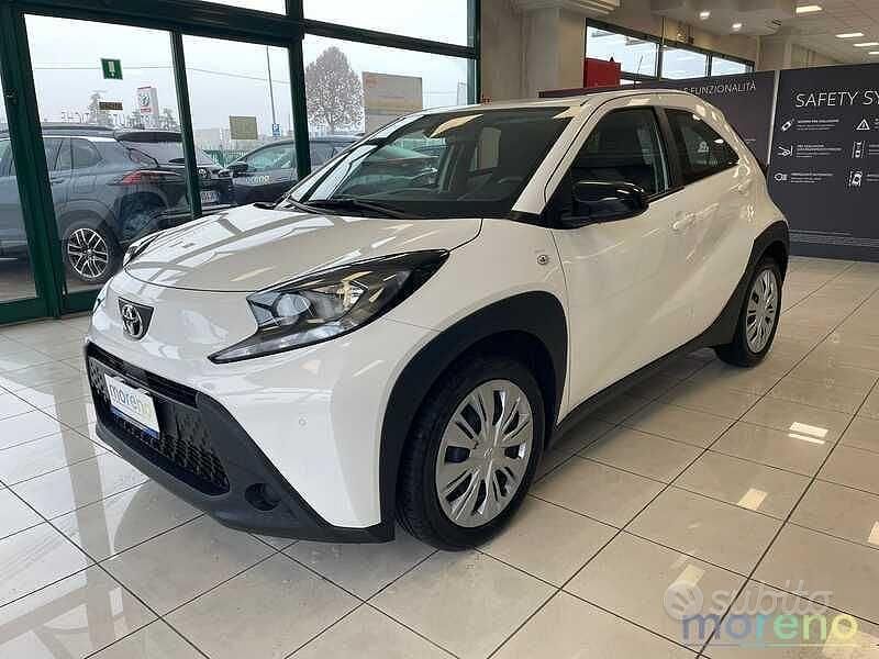 Bianco Usata 2022 Toyota Aygo X Active SUV | 13.490 € (Buon prezzo) - Immagine 1/4