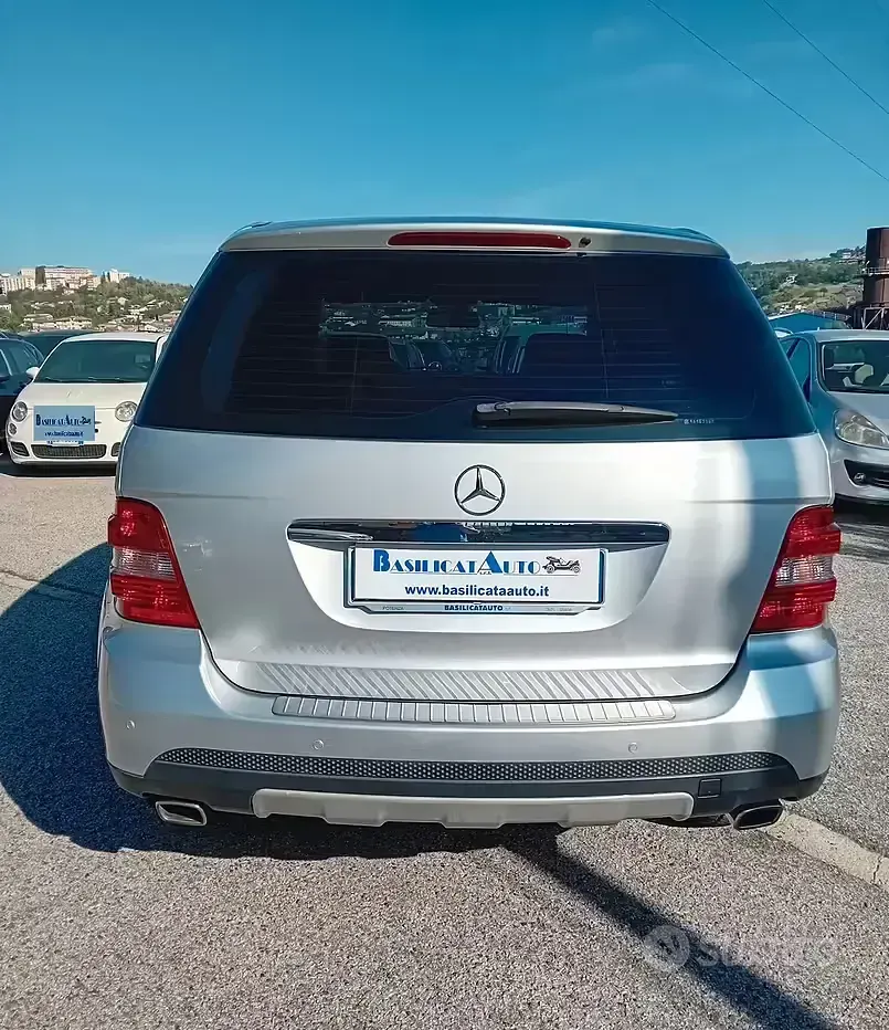 Usata Mercedes ML280 Chrome 190 CV (139 kW) 2006 Grigio SUV
