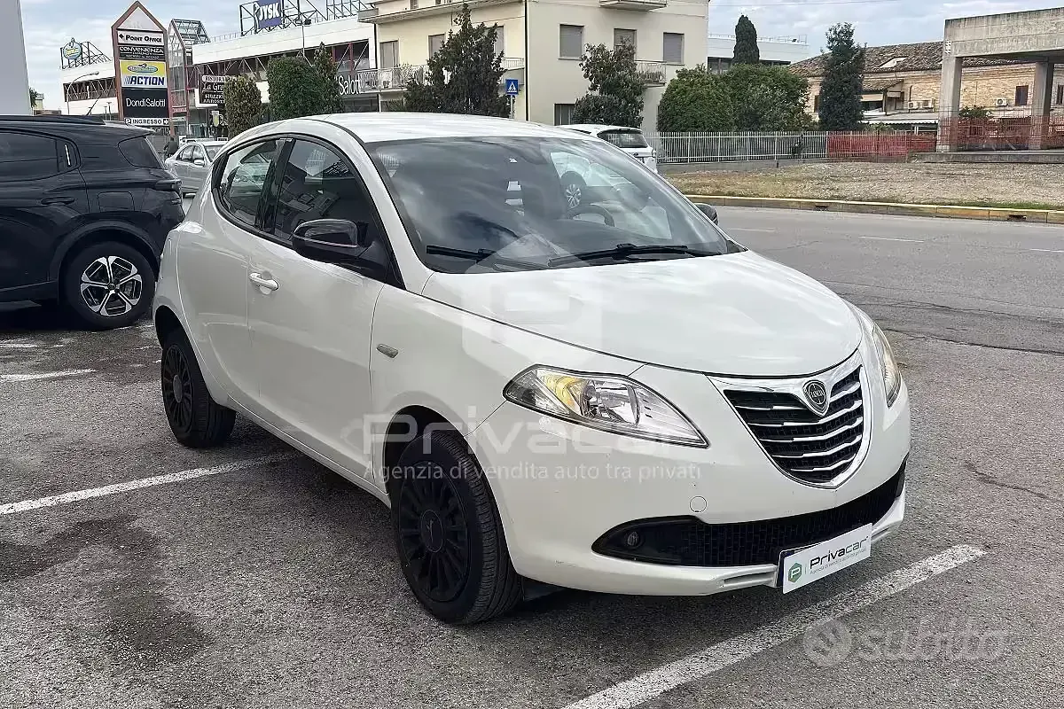 Usata Lancia Ypsilon 85 CV (62 kW) 2013 Bianco Utilitaria