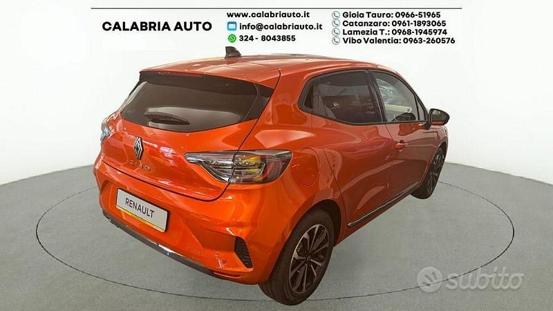 Nuova Renault Clio V Techno 100 CV (73 kW) 2025 Arancione Berlina